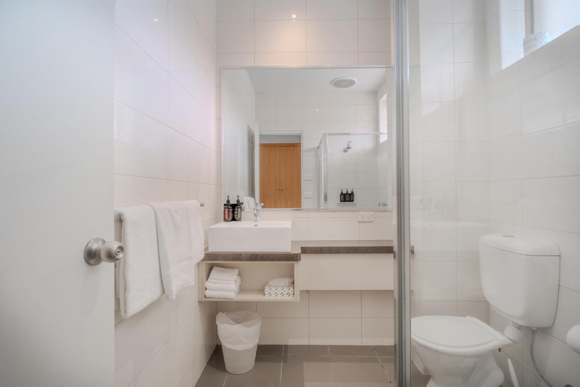 The Wyndhamere Motel Shepparton Room photo